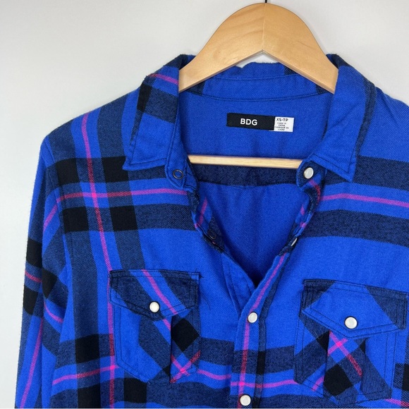 BDG Cropped Plaid Ruffle Flannel - Picture 4 of 9